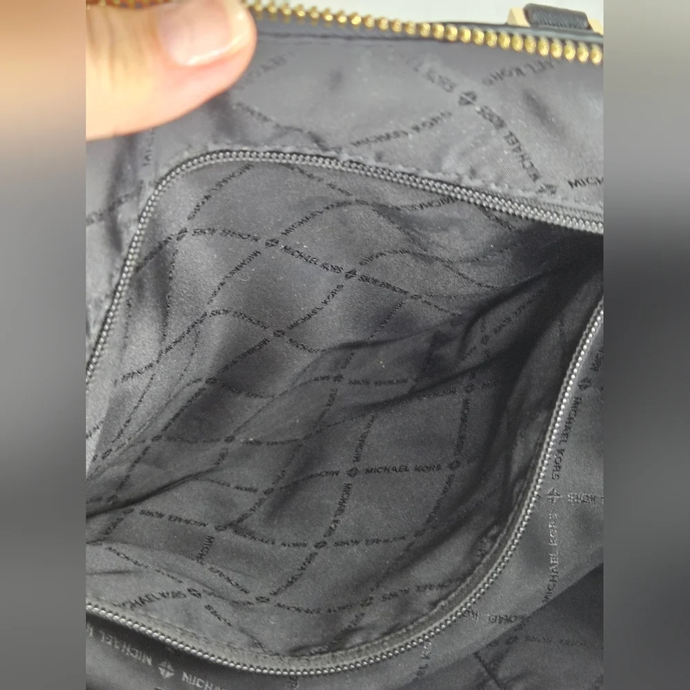 Michael Kors aprox 11"x10"inchs- Black Tote Bag W/ Golden Hardware - Picture 11 of 15